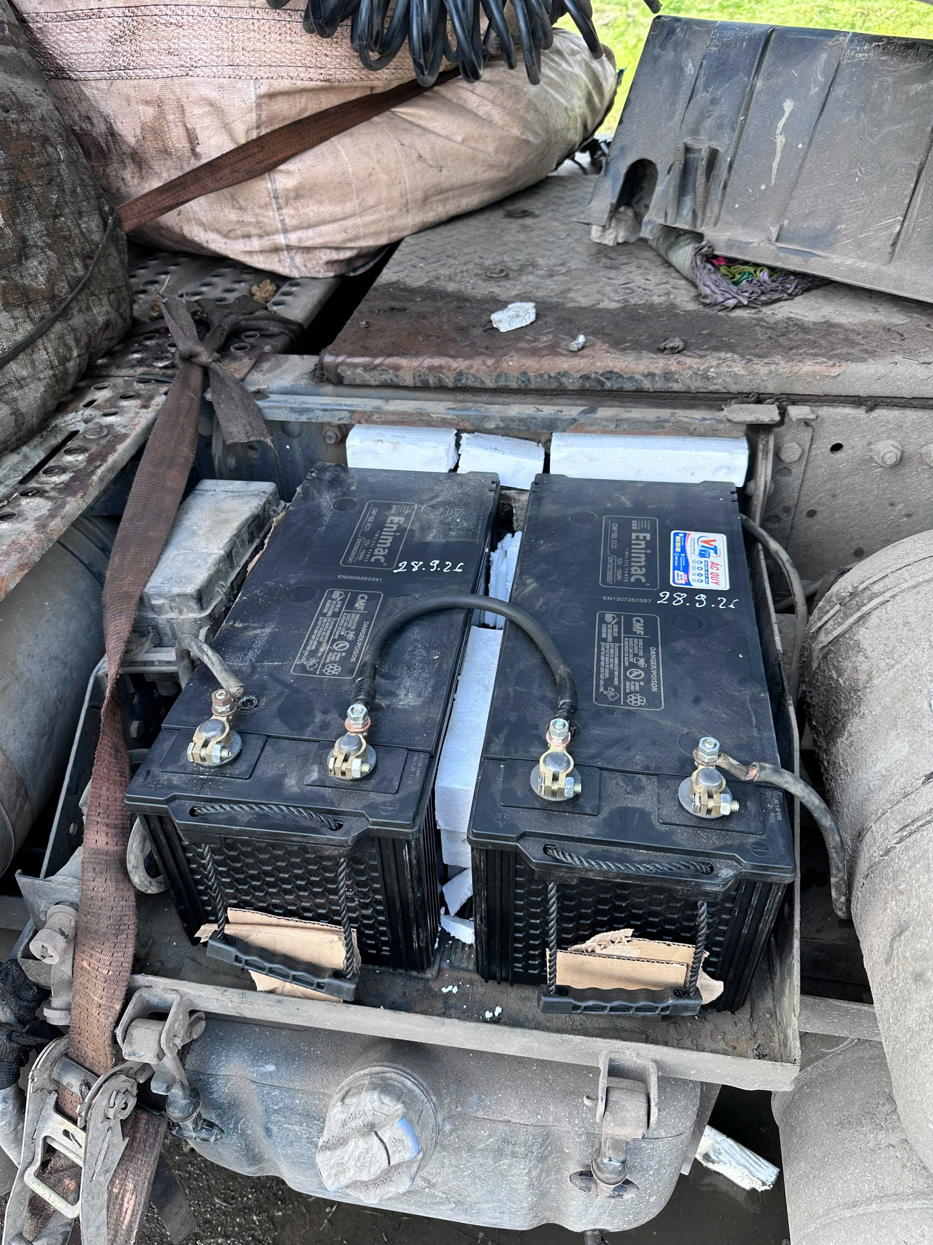 Ắc quy xe đầu kéo Chenglong H7 150Ah. Tư vấn chọn bình, kiểm tra và thay ắc quy Chenglong H7 đúng thông số tại Vĩnh Long. Hotline 0943 334 342