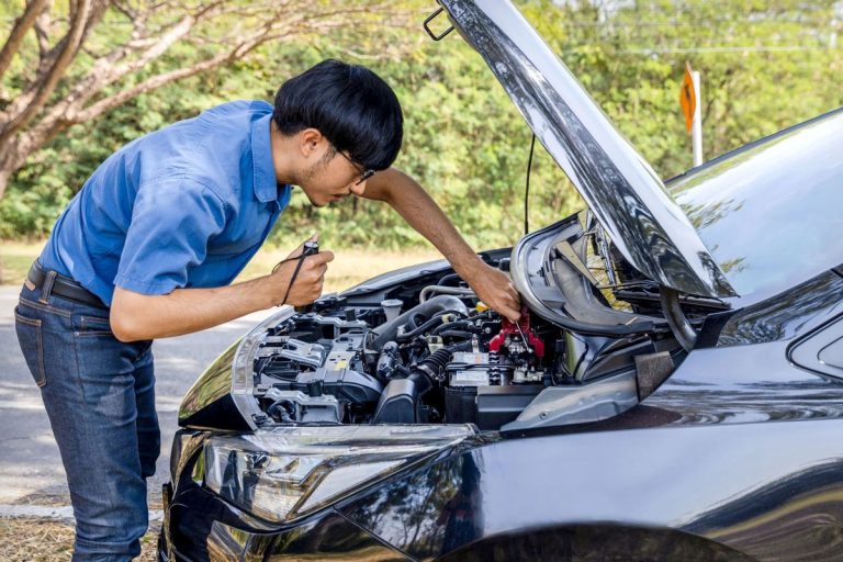 Xe không đề máy được có phải do hết ắc quy? Tìm hiểu dấu hiệu ắc quy yếu, nguyên nhân xe không nổ máy và cách kích bình, thay ắc quy ô tô tại Vĩnh Long